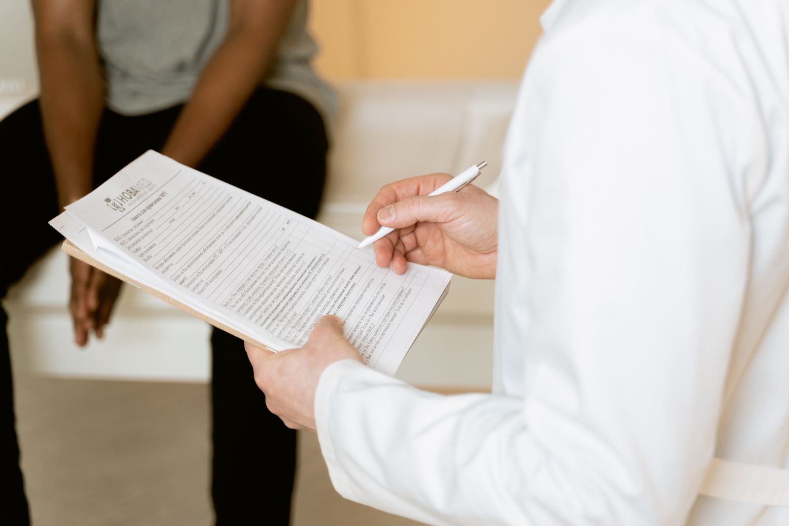Consultation médicale, évaluation du dossier d'un patient