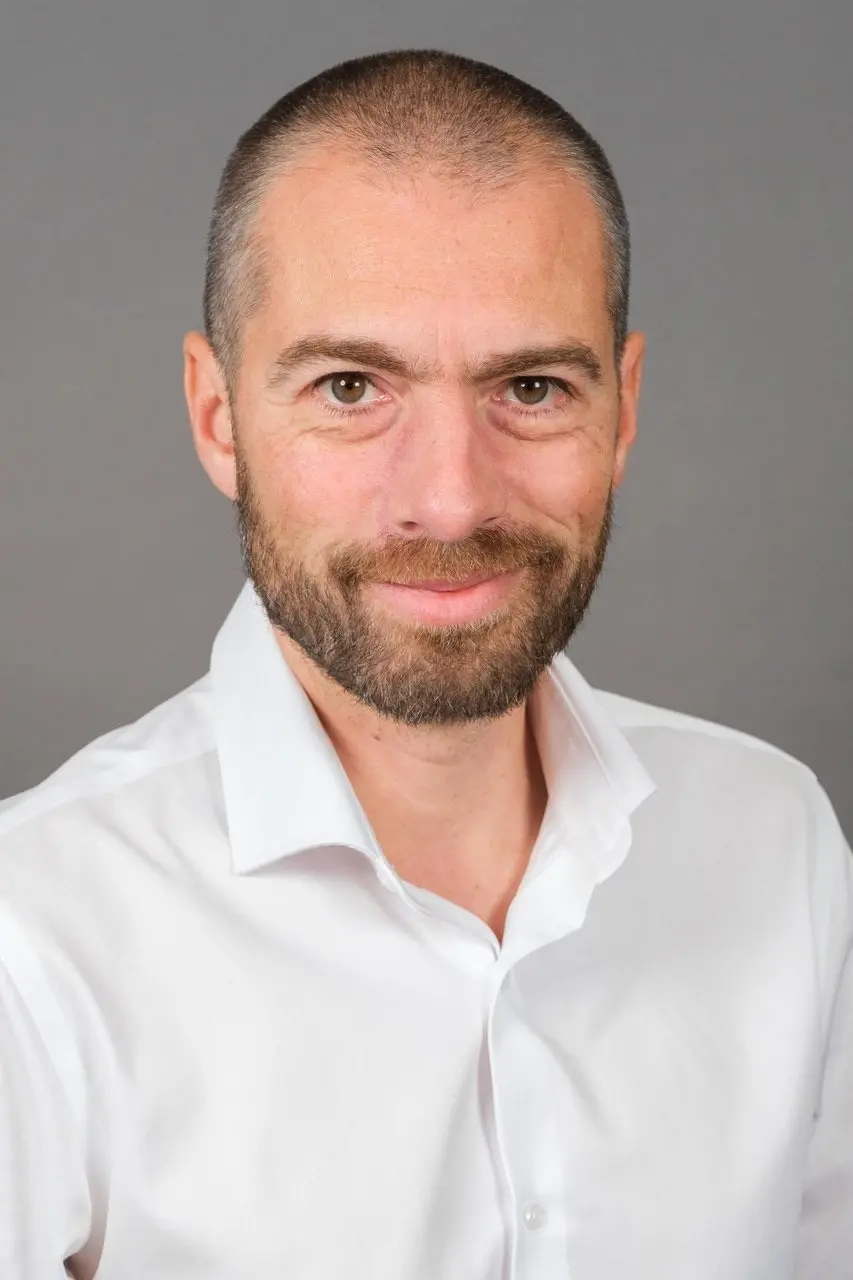 Dr. Stefan Paveliu